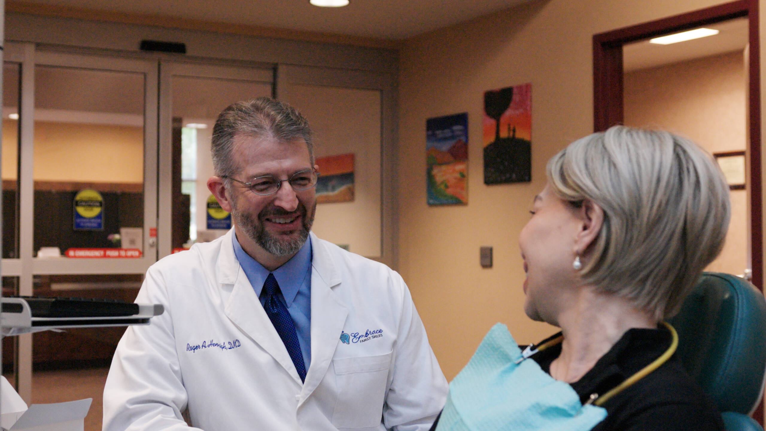 Image of our Orthodontist talking with a patient about Clear Aligners such as Invisalign